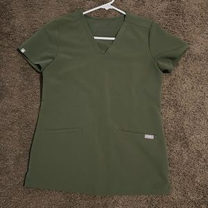 Figs 3-Pocket Casma Scrub Top